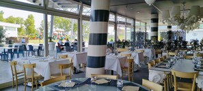 Serveert lunch en diner, Mediterrane gerechten