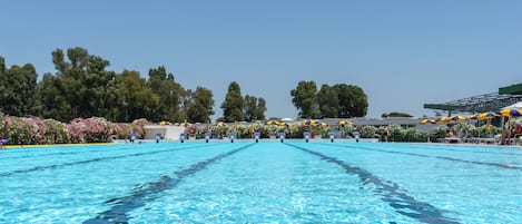 Piscine extérieure (ouverte en saison)