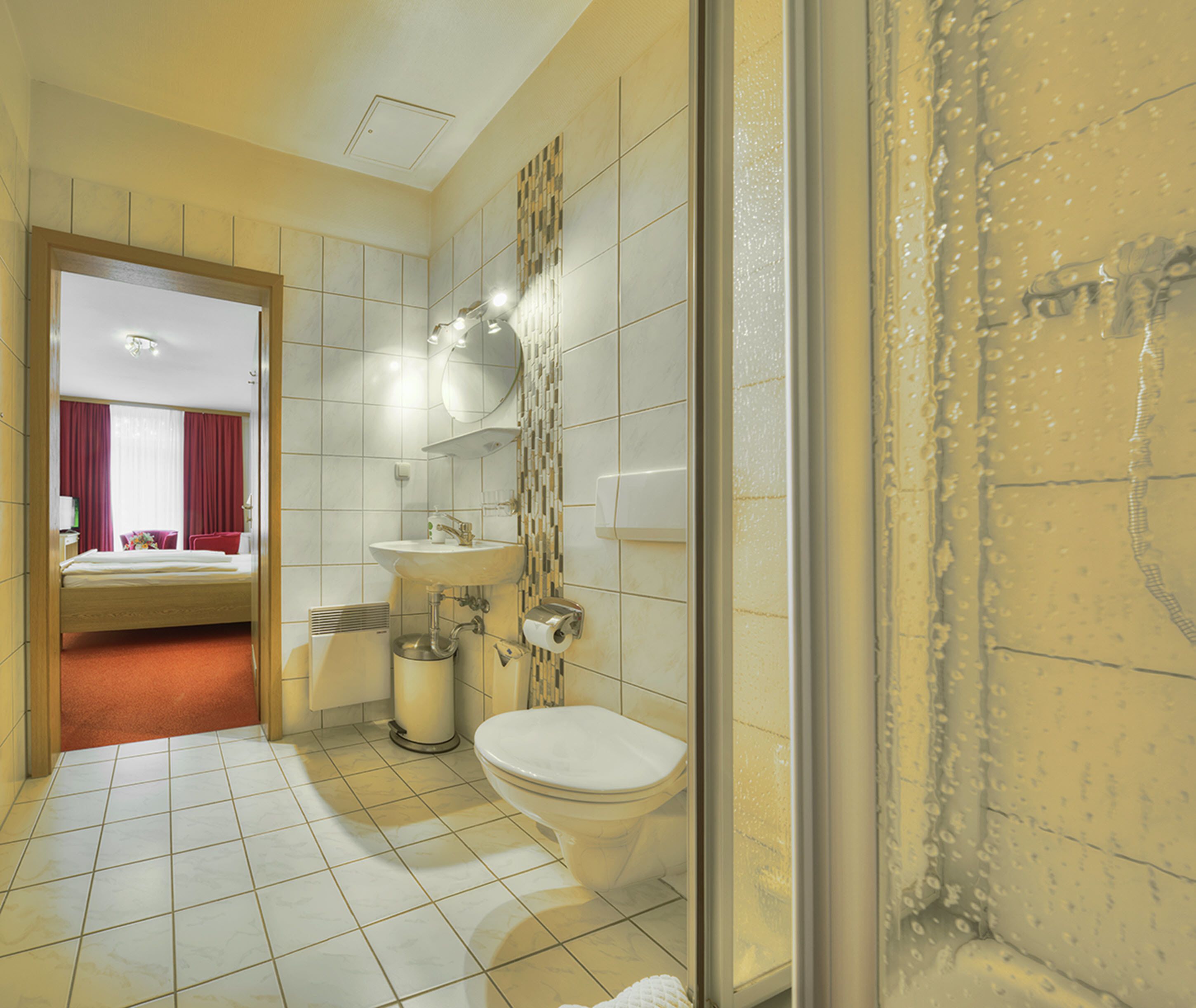 triple room | bathroom | shower, free toiletries, hair dryer, towels