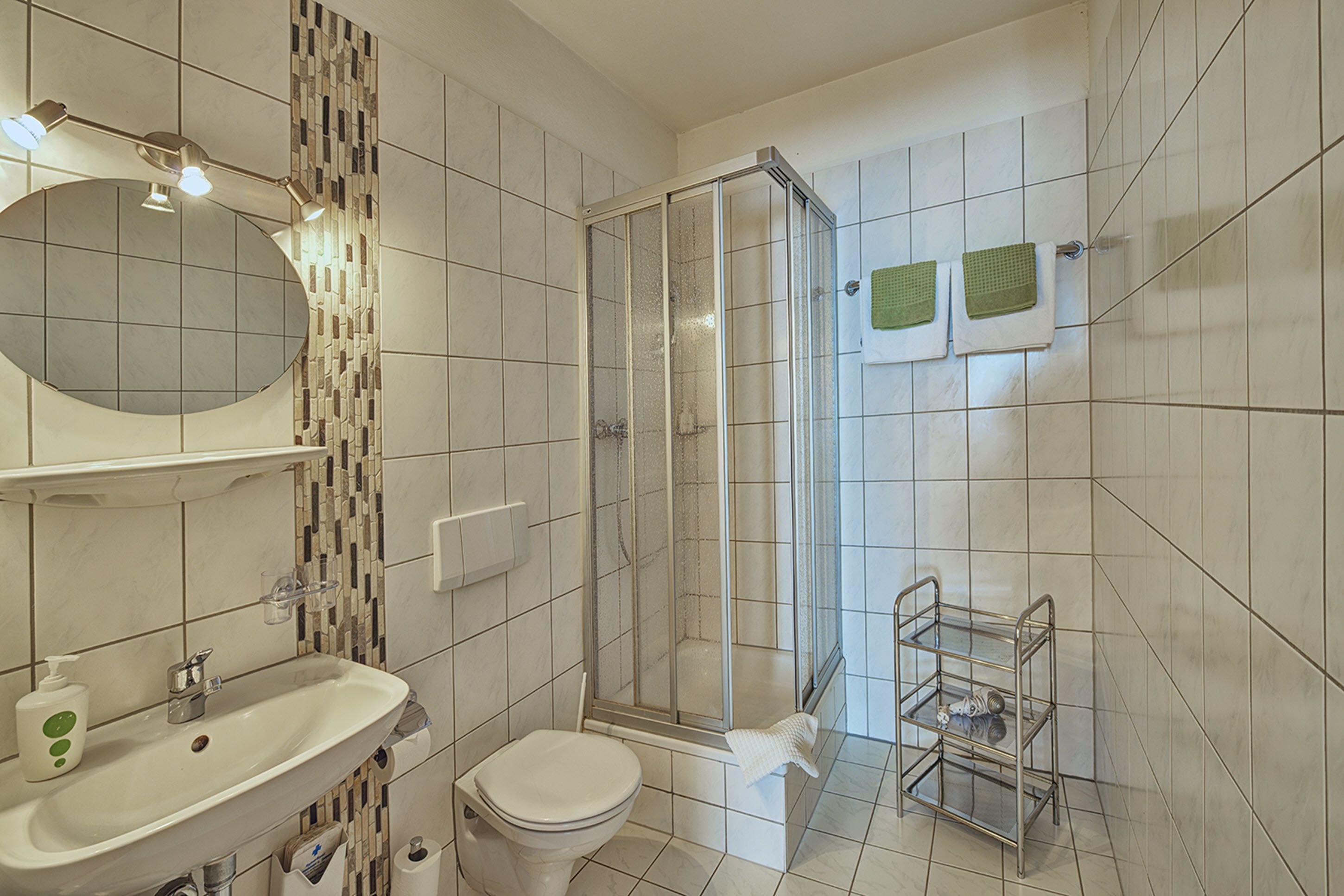 single room | bathroom | shower, free toiletries, hair dryer, towels
