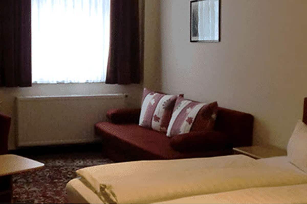 double room | cots/infant beds, rollaway beds, free wifi, bed sheets