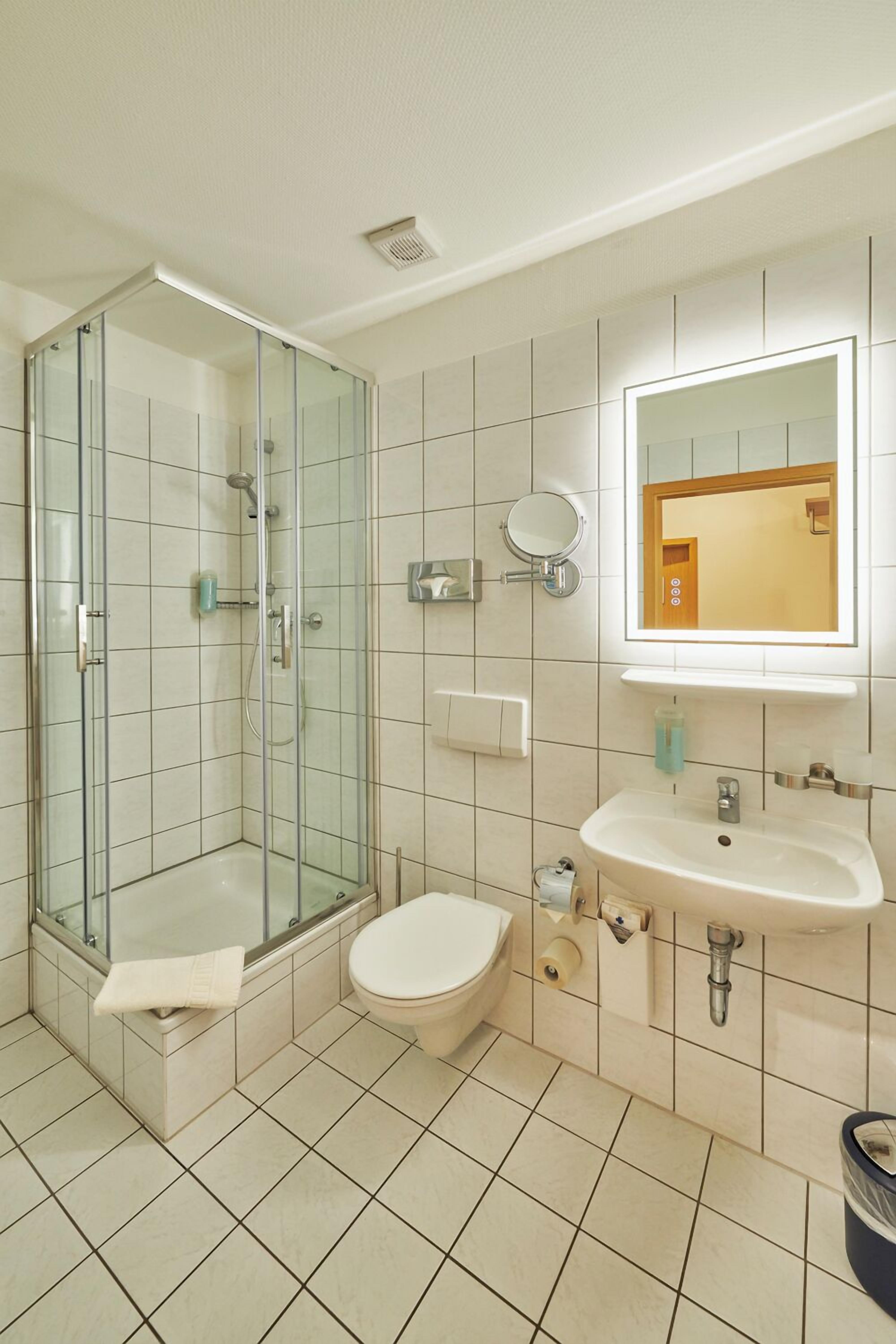 Doppelzimmer, Balkon | Badezimmer | Dusche, kostenlose Toilettenartikel, Haartrockner, Handtücher