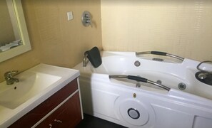 Bathroom - Lammy Court (Lagos)