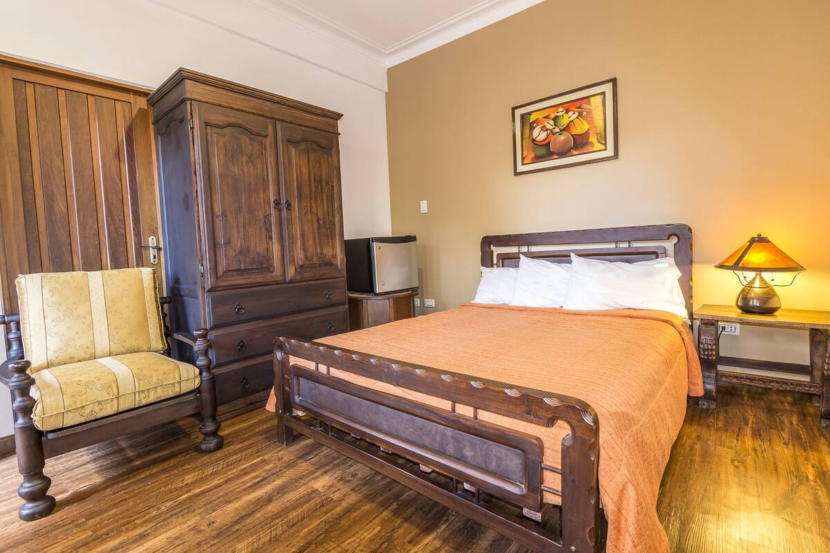 Desk, free WiFi, bed sheets