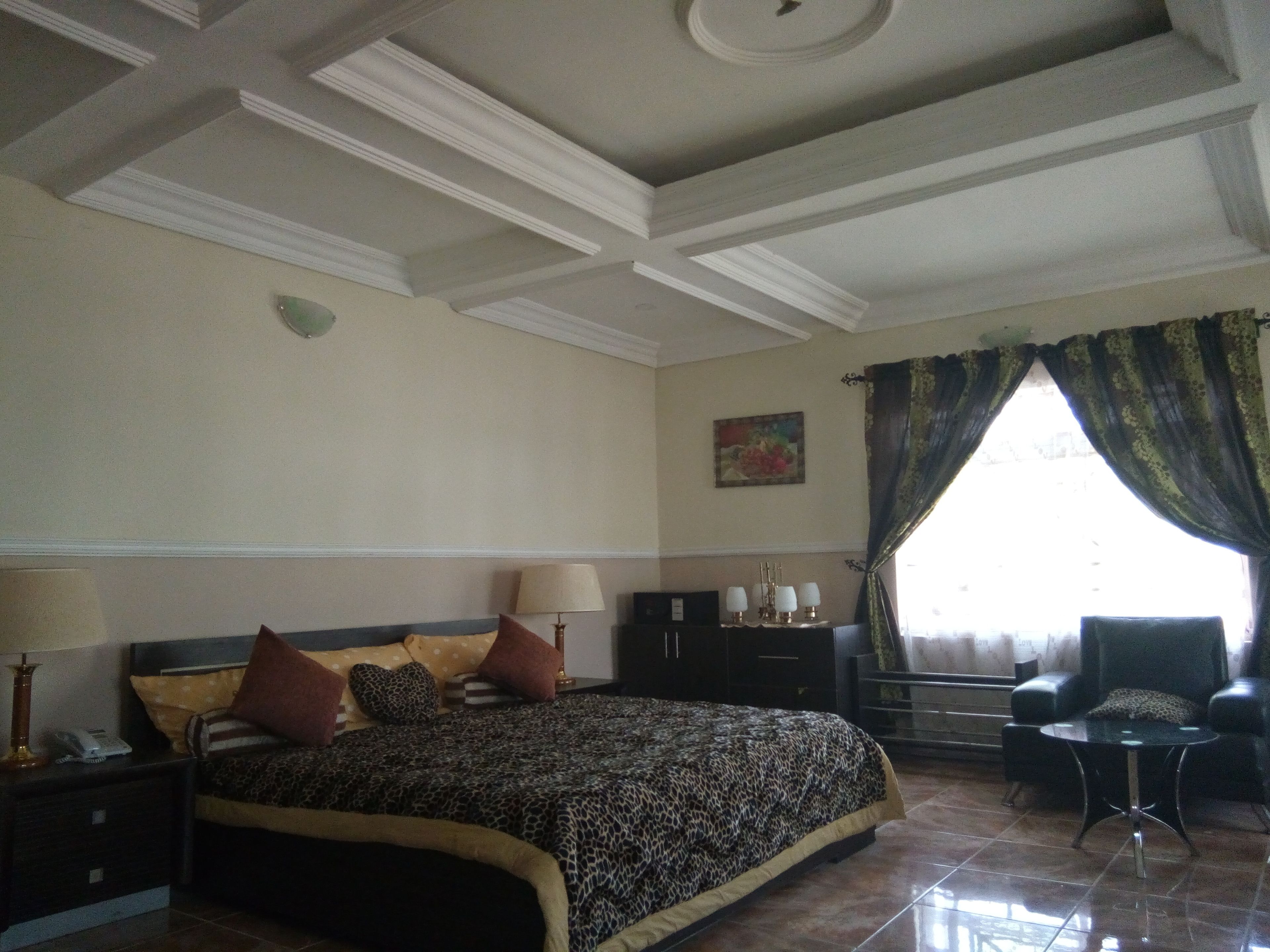 Rom – executive | Safe på rommet, skrivebord, barnesenger (inkludert) og wi-fi (inkludert)