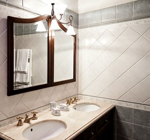 Villa, 2 Bedrooms | Bathroom | Shower, hair dryer, bidet, towels - Villa Stefano (Dicomano)