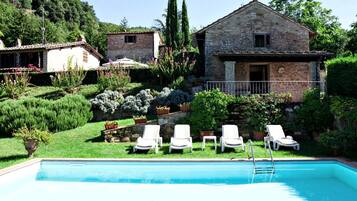 Außenpool (je nach Saison geöffnet)