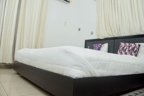 Apartamento superluxo, 1 quarto | 1 quarto, escrivaninha, ferros/tábuas de passar roupa, Wi-Fi de cortesia