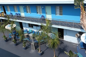 View from property - Banana Bungalow Hollywood Hotel & Hostel (Los Angeles)