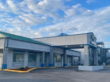 Budgetel Inn & Suites