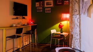 Lobby sitting area - B&Bistrot (Naples)