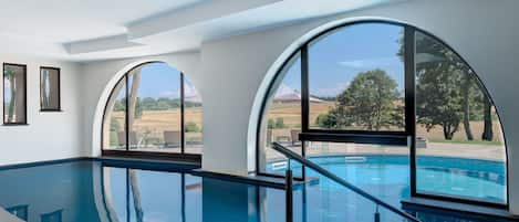 Indoor pool, sun loungers