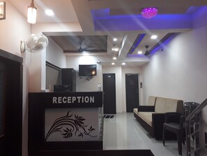Reception - Hotel Gayatri by Sky Stays (Dwarka)