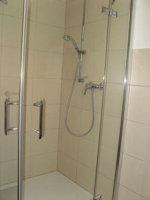 Apartemen, 2 kamar tidur (Eiche) | Shower kamar mandi