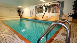 Innendørsbasseng