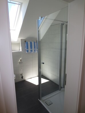 Apartment, 3 Bedrooms, Non Smoking, Kitchen (Buche) | Bathroom | Shower, towels - Buche (Ueberlingen)