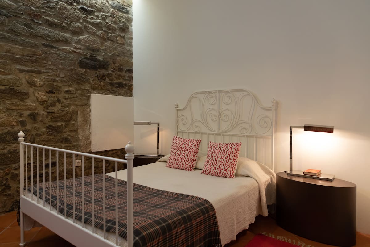 Cottage, 2 Bedrooms, Balcony | Soundproofing, cribs (free), WiFi (free), bed sheets