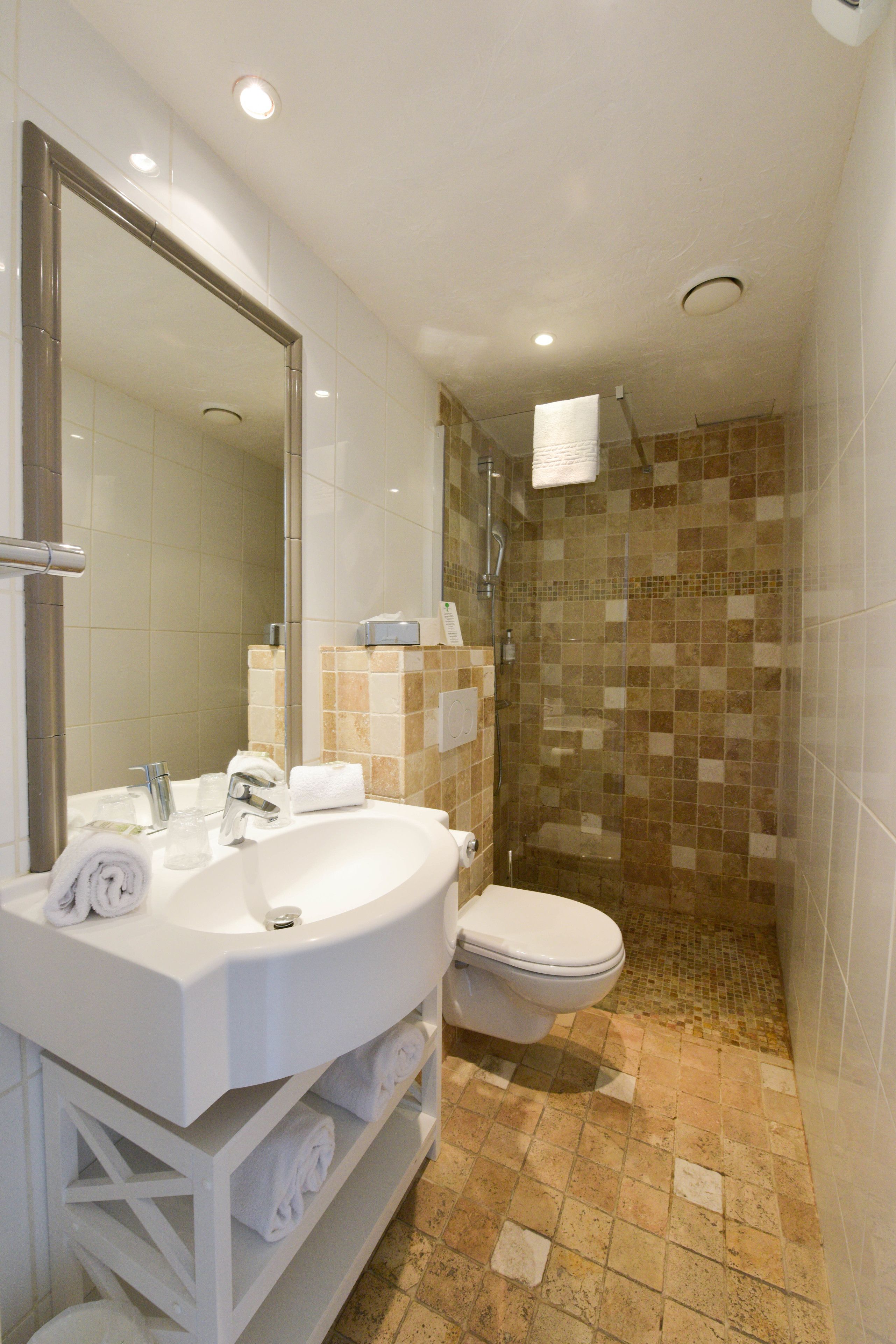 superior double room, 1 queen bed, non smoking | bathroom shower