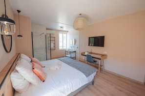Comfort Room | Premium bedding, in-room safe, individually furnished, desk - Hotel Restaurant La Villa Arena (Carry-le-Rouet)
