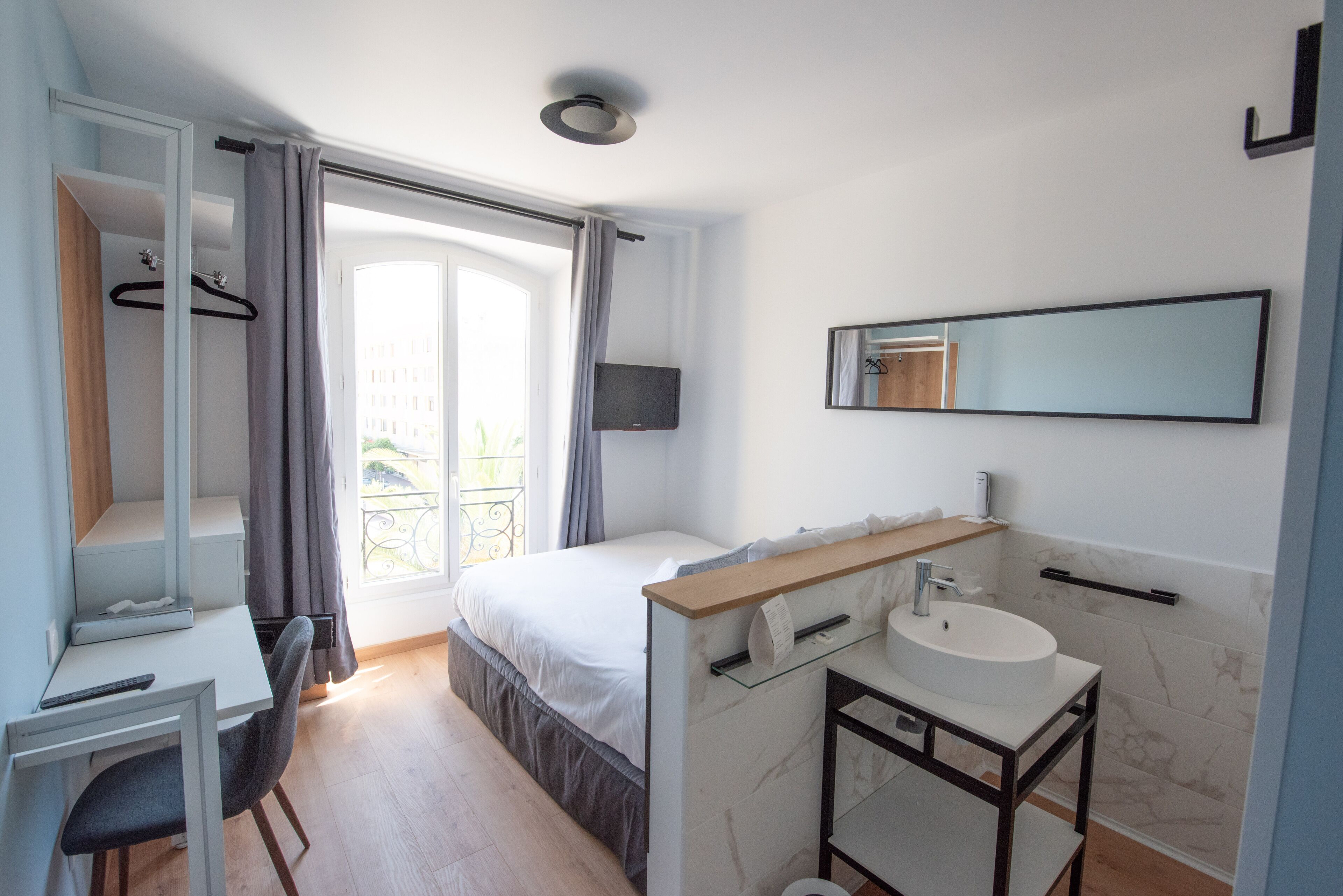 premium double room, 1 double bed, non smoking | 1 bedroom, premium bedding, in-room safe, individually furnished