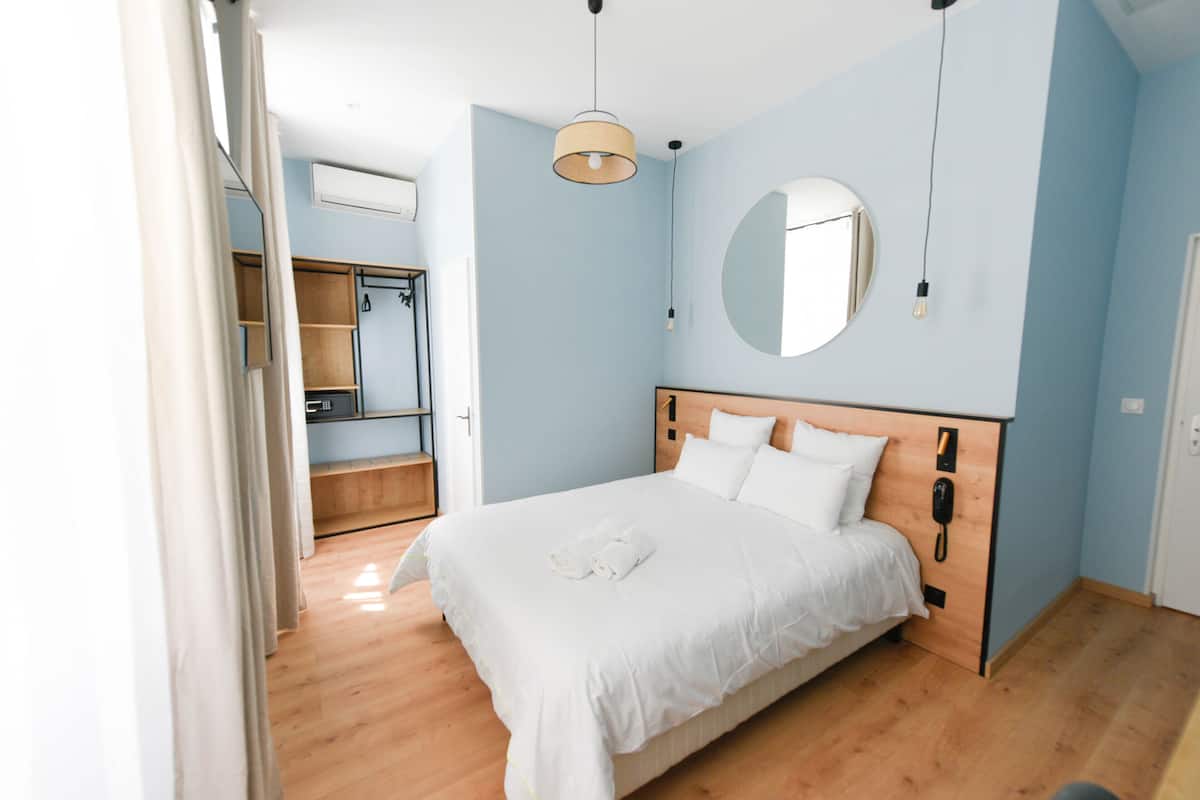 Superior Double Room, 1 Queen Bed, Refrigerator | Premium bedding, in-room safe, individually furnished, desk