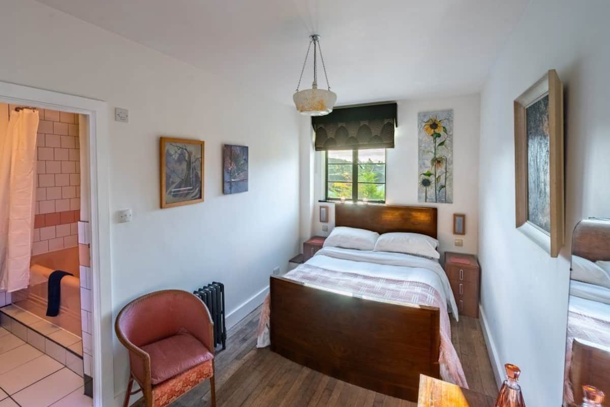 Double Room (Board Room)