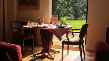 Sudah termasuk sarapan siap masak setiap hari