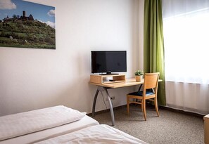 Schreibtisch, Verdunkelungsvorhänge, Zustellbetten, kostenloses WLAN