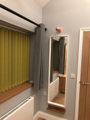 1 dormitorio, tabla de planchar con plancha, wifi gratis y ropa de cama