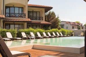 Seasonal outdoor pool - Oasis del Sol (Tsarevo)