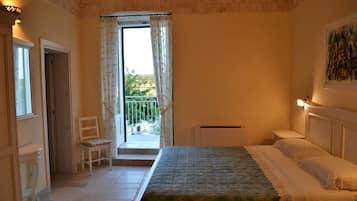 Suite, Whirlpool | Minibar, Zimmersafe, Schreibtisch, schallisolierte Zimmer