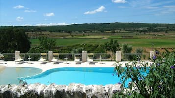 Piscine extérieure (ouverte en saison)