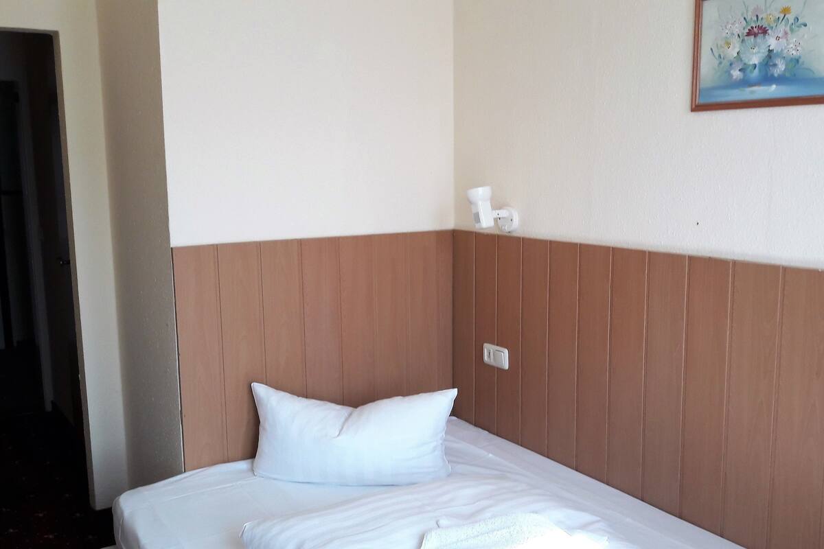 Kamar Single | Wi-Fi gratis dan seprai linen
