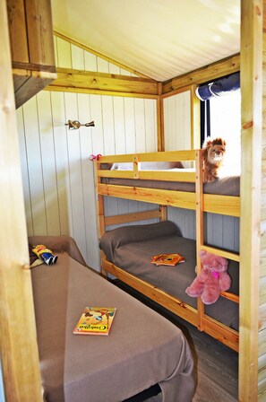 Comfort Chalet, 2 Bedrooms | 2 bedrooms, individually decorated, individually furnished - Camping Routes Du Monde Arcachon La Hume (Gujan-Mestras)