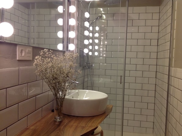 Shower, rainfall showerhead, hair dryer, towels