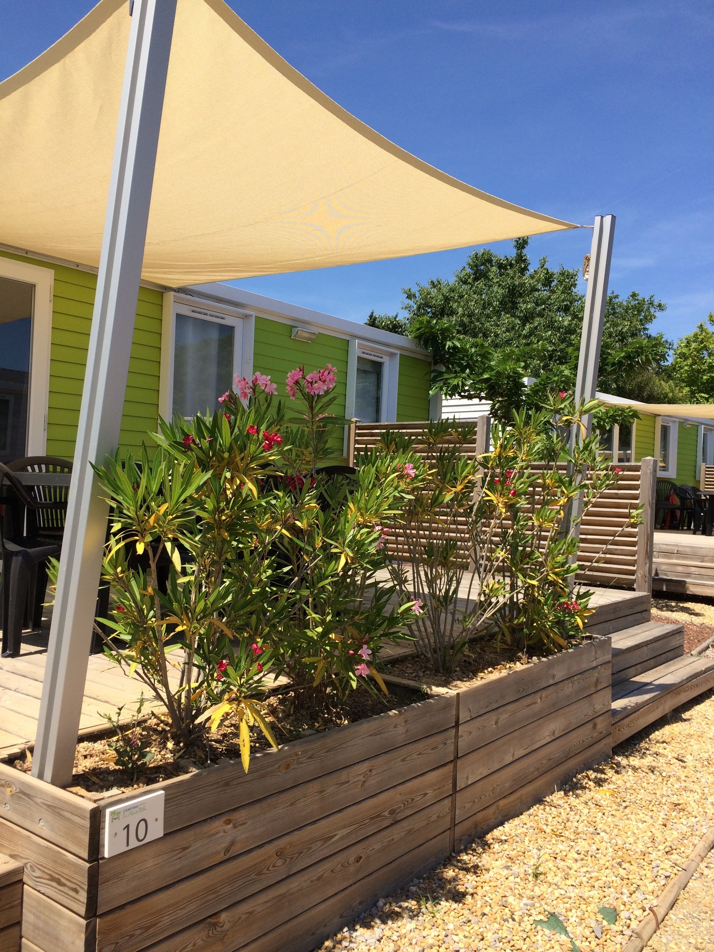 Mobile Home (Tampa) | Premium bedding, iron/ironing board, free WiFi