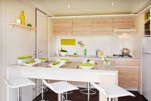 Mobile Home (Tampa) | In-room dining - Camping du Domaine du Marin'Palm (Vic-la-Gardiole)