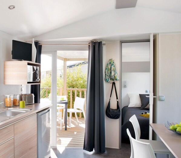 Mobile Home (Palm Beach) | View from room - Camping du Domaine du Marin'Palm (Vic-la-Gardiole)