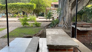 Quarto casal econômico | 1 quarto, cofres nos quartos, individualmente decorados