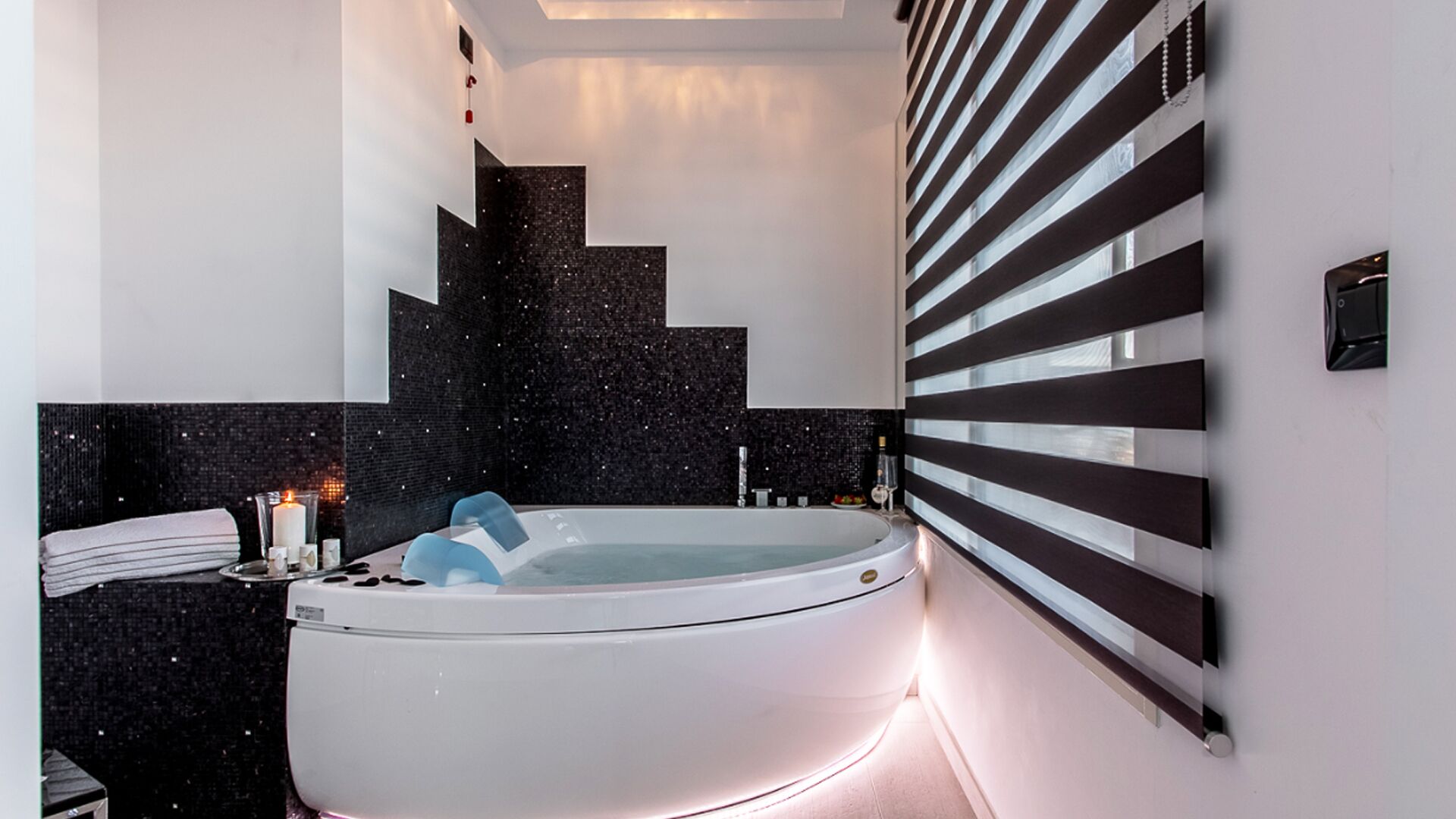 Panoramic Suite, Sea View | Free minibar, in-room safe, individually decorated