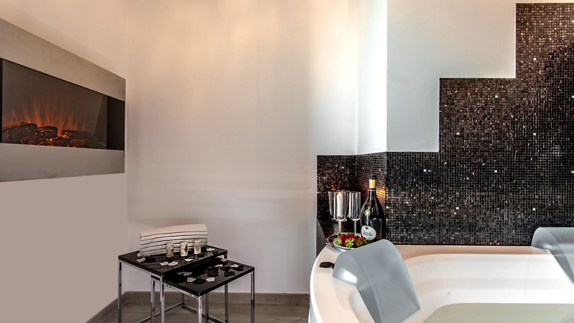 Panoramic Suite, Sea View | Bathroom | Shower, free toiletries, hair dryer, slippers