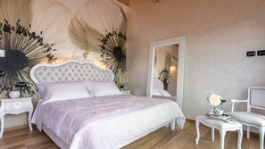 Minibar con artículos gratuitos, caja fuerte, decoración individual