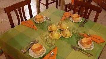 Free daily continental breakfast