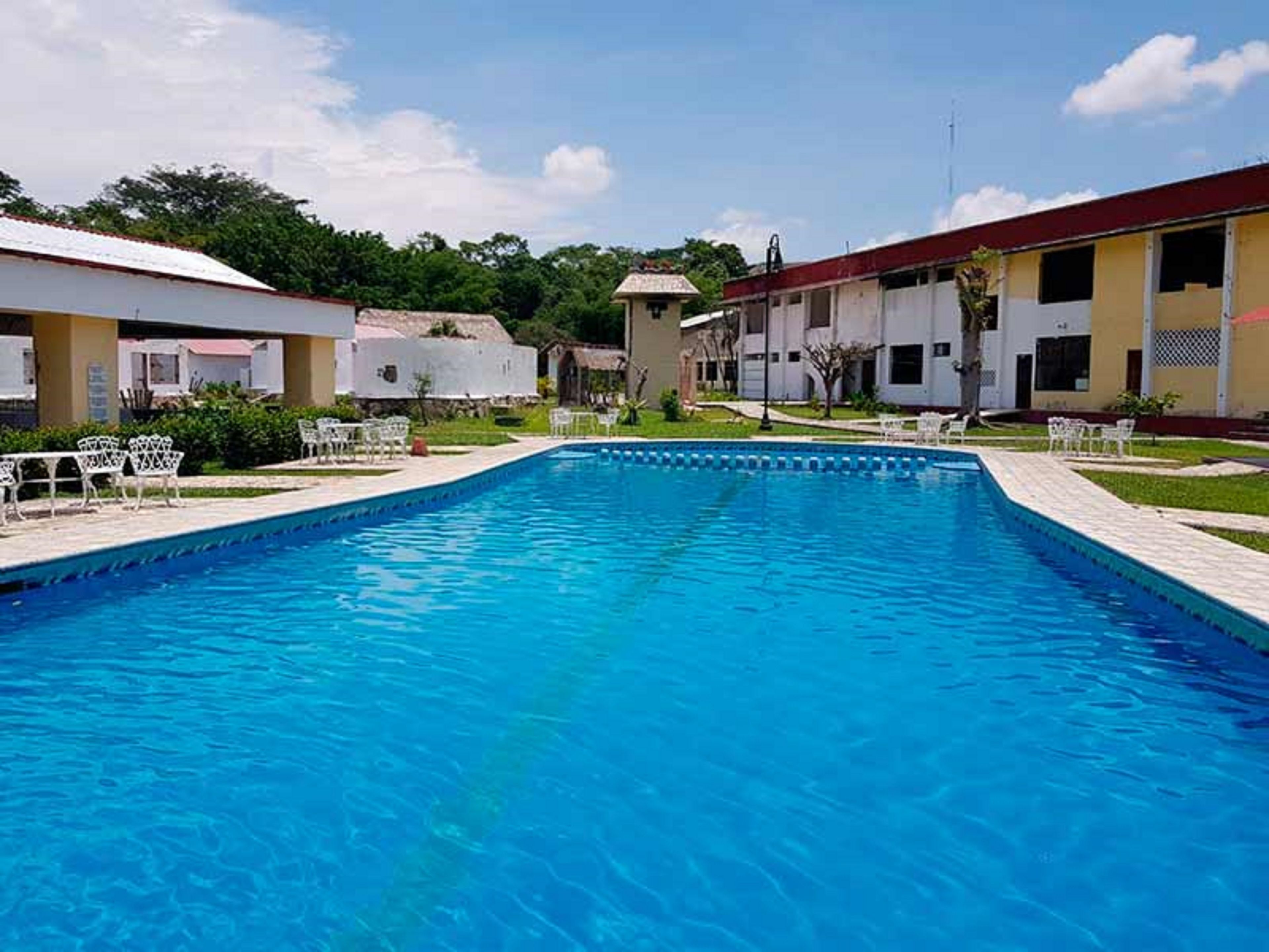 2 piscinas al aire libre