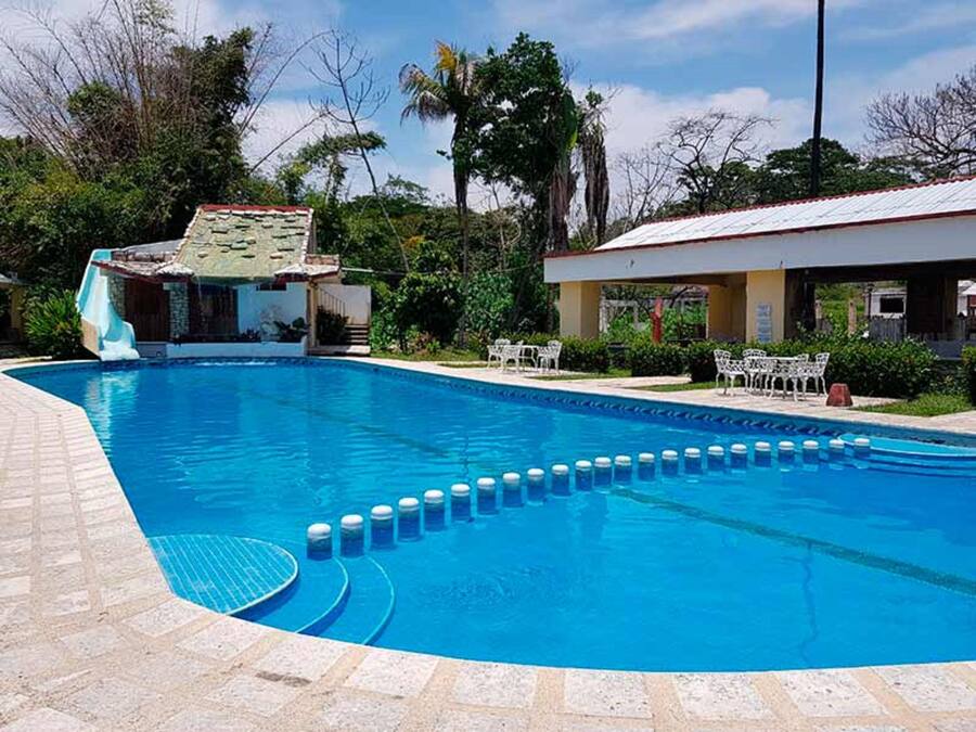 2 outdoor pools