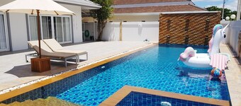 푸니카 풀 빌라 후아힌