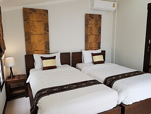 4 slaapkamers, een bureau, verduisterende gordijnen, geluiddichte muren