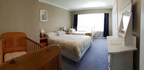 3 bedrooms, iron/ironing board, free WiFi