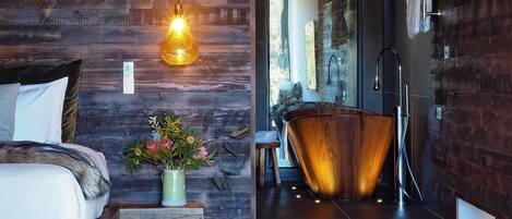 1 habitación, tabla de planchar con plancha y ropa de cama