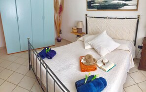 3 bedrooms, WiFi, bed sheets - Relaxing Apartment, Sea View, Pool, 5 min from the beach, Wifi, Garden, BBQ (San Teodoro)